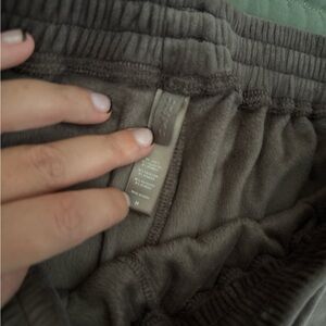 SKIMS BROWN VELOUR SWEATPANTS size M